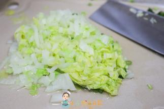 切碎后挤出白菜水