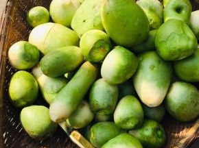 萝卜清洗干净晾干水分备用！