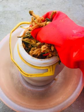 装入无油无水的容器中！