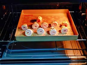 入烤箱中层，上下195度烤18-20分钟。(注意观察颜色)