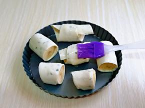 依次刷上蛋液。