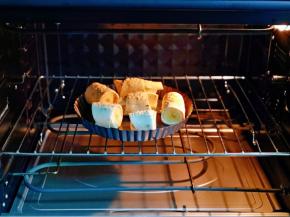 入烤箱中层，上下195度烤15-18分钟。(注意观察观察颜色)