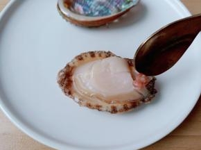 去除鲍鱼的牙齿位置。