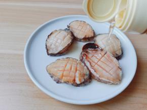 加上料酒一勺。