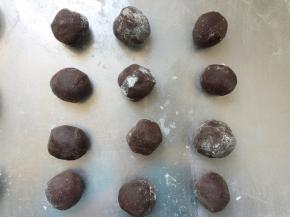 准备好豆沙馅，我这个是20g/个