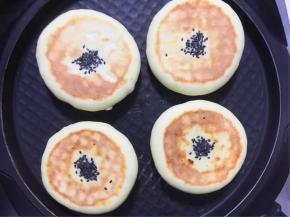 烙至一面定型翻面