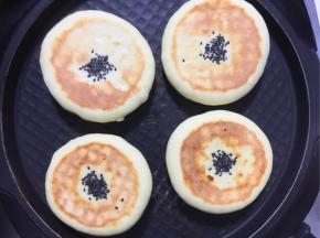 烙至一面定型翻面