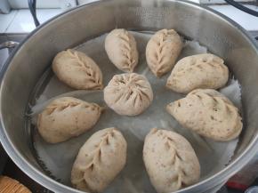 全部包好后，放入蒸格，松弛20分钟。