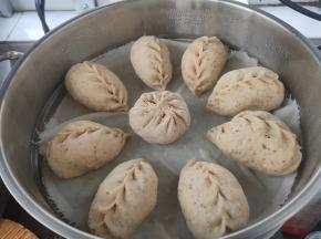 全部包好后，放入蒸格，松弛20分钟。