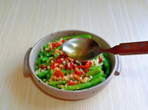 再淋上1小勺热油。