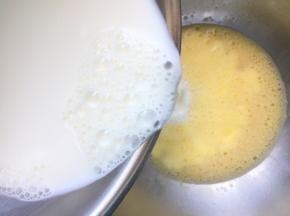 加入牛奶拌均