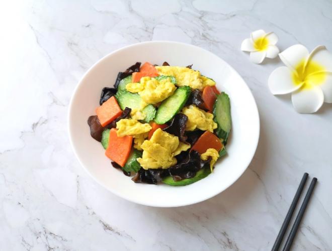 黄瓜木耳炒鸡蛋