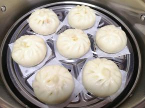 胡萝卜韭菜馅包子出锅了。