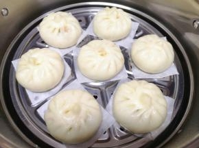 胡萝卜韭菜馅包子出锅了。