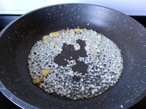 生姜蒜泥炝锅。