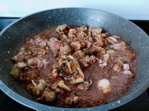 将调味料翻炒均匀。