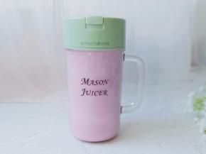 开启开机键轻轻按两下，紫薯与牛奶10秒钟就做好了。