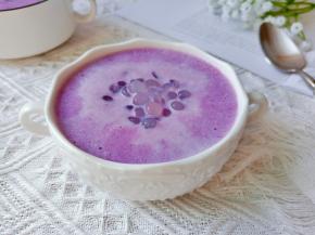 紫薯西米露这款饮品，不但营养健康还十分的漂亮，绝对吸引孩子，而且味道还是美味无比的。