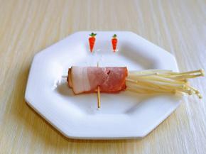 再卷起来，用牙签把收口固定。