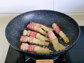 煎至两面微黄即可。(全程小火)