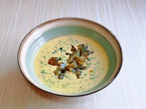 最后加入腌制好的虾仁丁，拌均匀，这样面糊就做好啦！