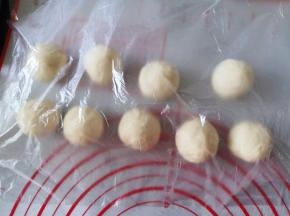 盖保鲜膜静置15分钟