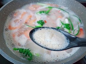 煮至期间撇去泡沫。