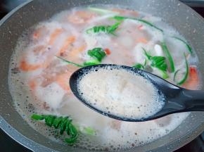 煮至期间撇去泡沫。