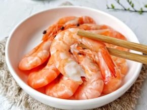 大虾的虾肉又香又嫩。