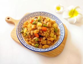 可以将米饭和菜搅拌均匀盛出，也可以直接盛出。