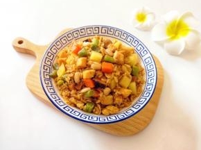 可以将米饭和菜搅拌均匀盛出，也可以直接盛出。