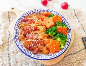 色香味俱全的照烧鸡腿饭。