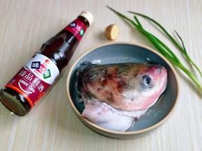 准备好其它食材，如果喜欢还可以加入嫩豆腐或者内酯豆腐。