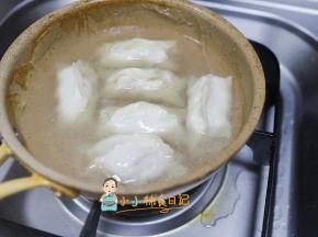 下面有一点金黄色倒入开水