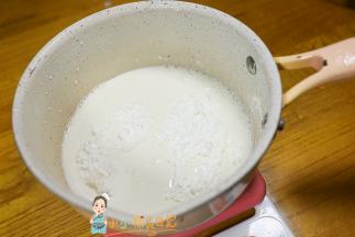 牛奶250g 玉米淀粉30g 糖10g混合均匀