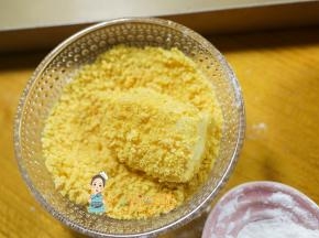 最后蘸一下面包糠
