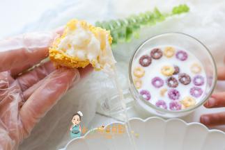 芝士一定要冷冻不然放进去马上就化了就不能有拉丝效果了