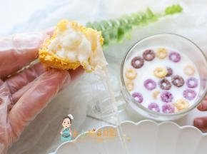 芝士一定要冷冻不然放进去马上就化了就不能有拉丝效果了