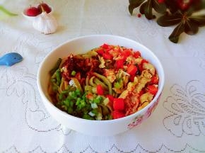 码上配菜，浇一勺辣椒油，拌入盐醋生抽等调料，即可享用。

也可以油泼、杂酱、打卤，做成汤臊子等，多种吃法，大家可以选择自己喜欢的。