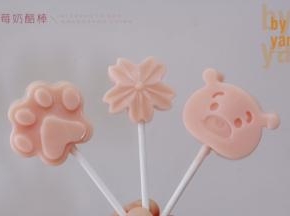 草莓味奶酪棒。