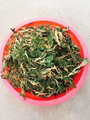 三大框的白菜苔就晒了这么一大盆的菜干！满满的成就感！