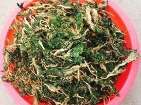 三大框的白菜苔就晒了这么一大盆的菜干！满满的成就感！