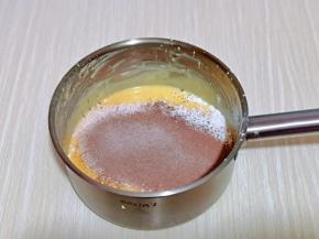 再筛入可可粉。