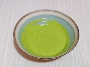 用手动打蛋器打至无干粉，且细腻饱满，放旁边备用。