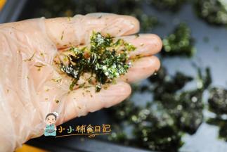 炒脆了以后用手捏一下很快就散开就是 好了，仔细看紫菜变成了绿色