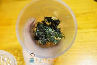 放入料理杯里面打碎即可