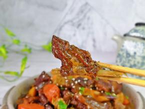 香酥软烂，鲜嫩多汁，入口即化的口感。