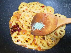 放蔬之鲜翻炒均匀关火。