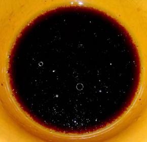 调料汁是这道美味的灵魂所在将一品鲜酱油、蚝油、涝汁、糖、麻油、辣椒油、盐放入容器中搅拌均匀