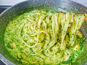 煮到汤汁变得粘稠就可以起锅。